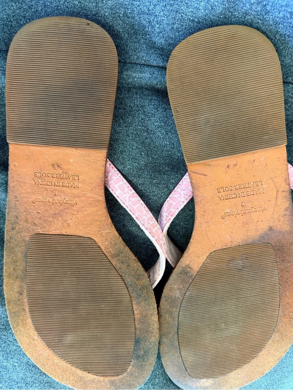 Vineyard Vines Pink Patterned Strap Leather Flip Flops with Tan Footbed size 7